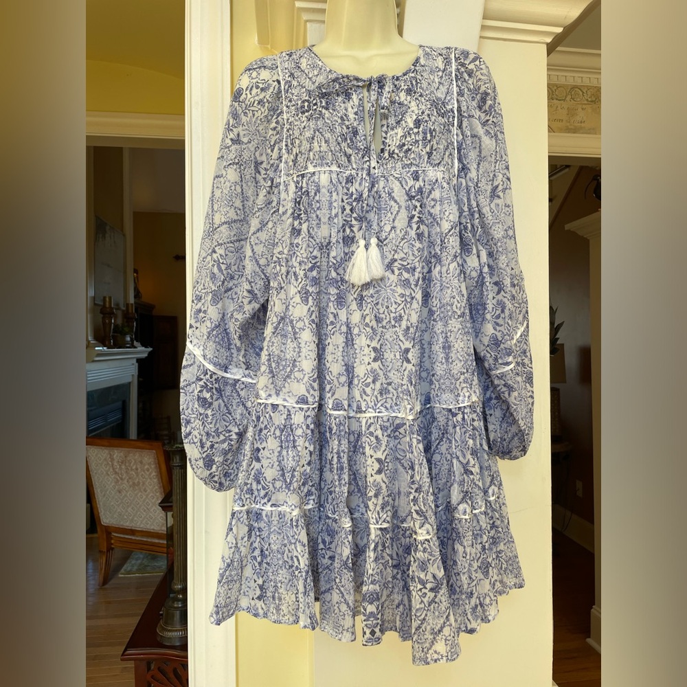 OLIVACEOUS blue & white floral design full style mini dress. Worn once. Sz Sm